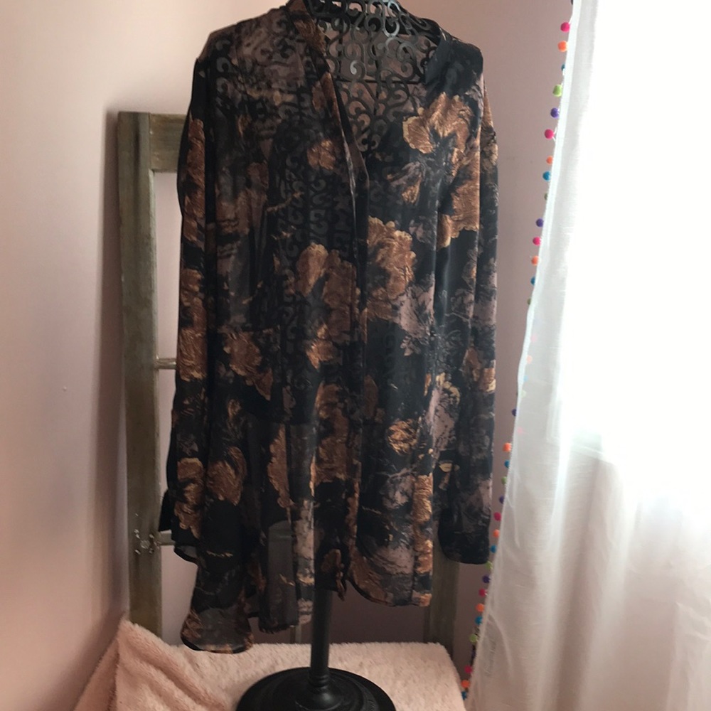 Sheer blouse size XL petite